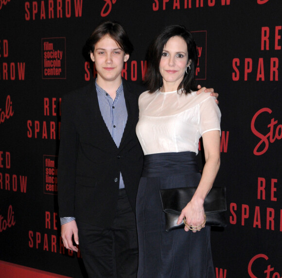 MISTET ALT: Mary-Louise Parker er kjent som hovedpersonen i den populære TV-serien «Weeds». Her med sønnen William som hun gikk gravid med da kjæresten falt for Claire Danes. Foto: NTB Scanpix MISTET ALT: Mary-Louise Parker er kjent som hovedpersonen i den populære TV-serien «Weeds». Her med sønnen William som hun gikk gravid med da kjæresten falt for Claire Danes. Foto: NTB Scanpix